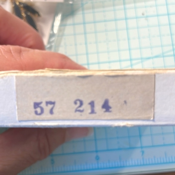 Volupte Vintage Gold Tone Compact 4-Leaf Clover with Original Box - Picture 12 of 13